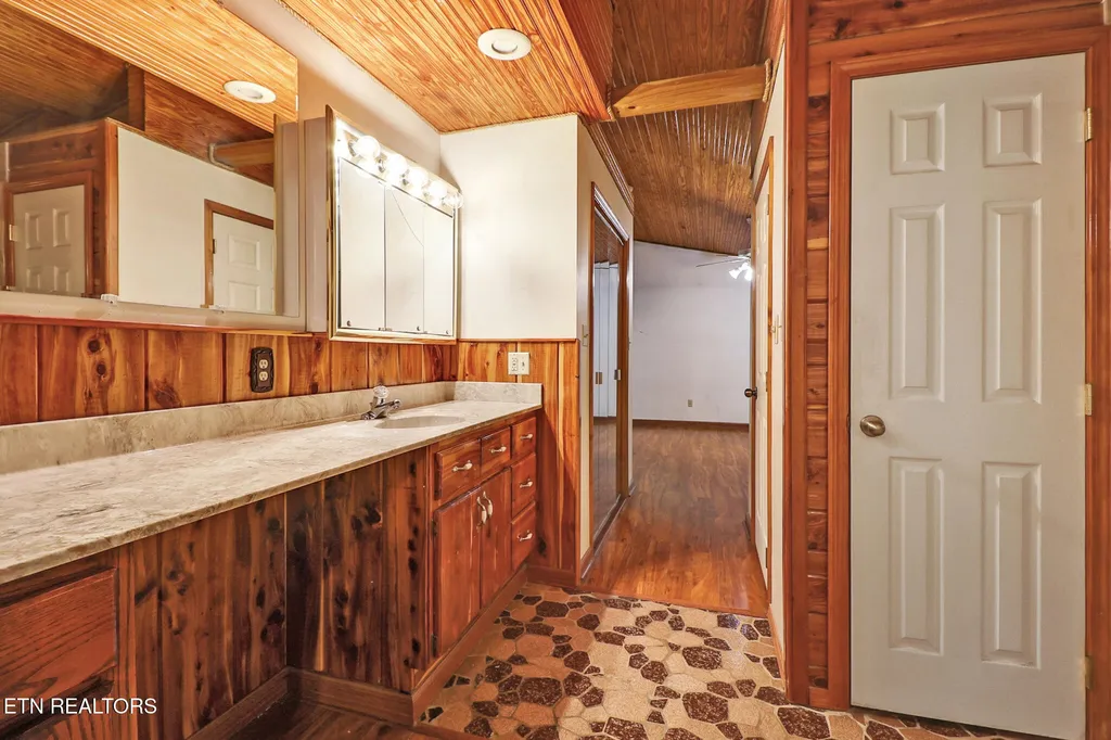 395 Ashley Lane Oneida TN 37841