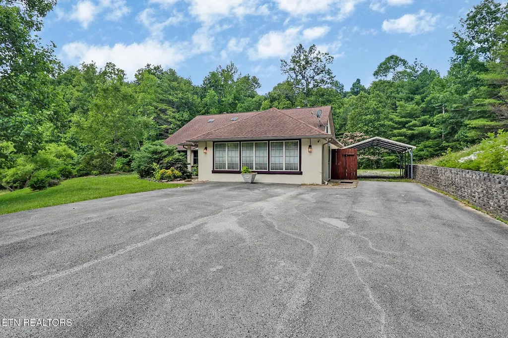 395 Ashley Lane Oneida TN 37841