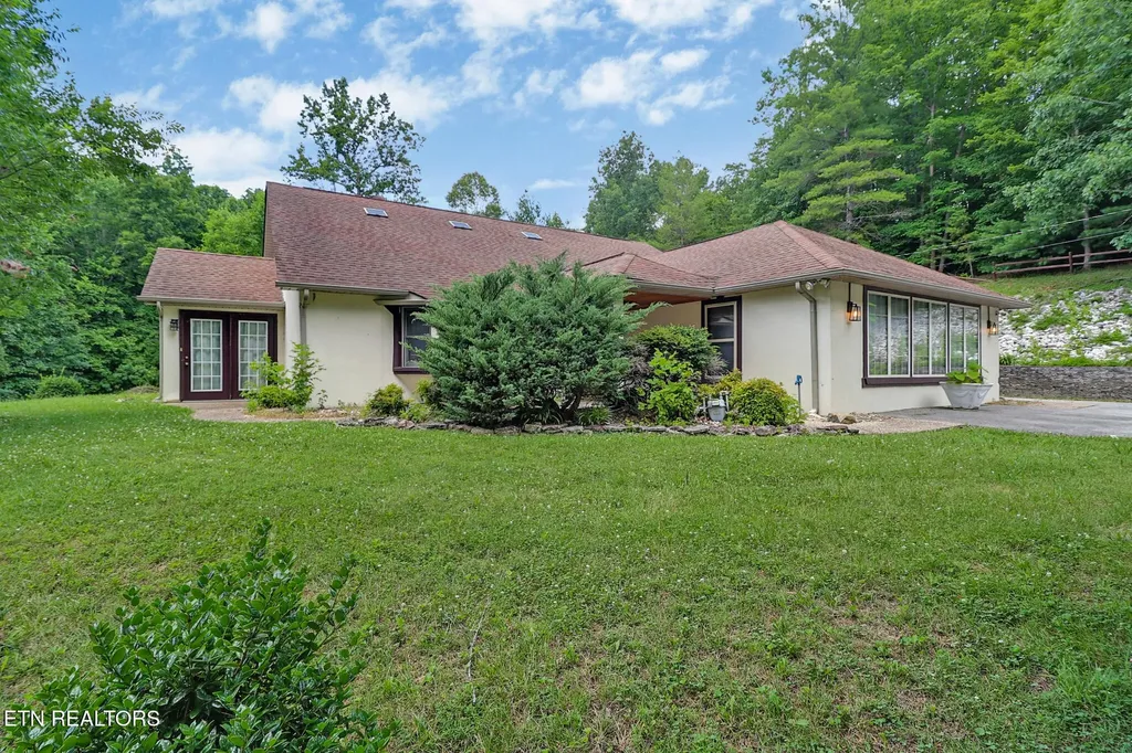 395 Ashley Lane Oneida TN 37841