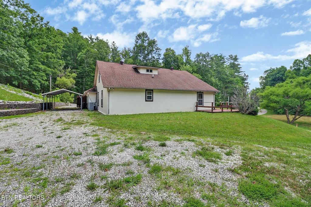 395 Ashley Lane Oneida TN 37841