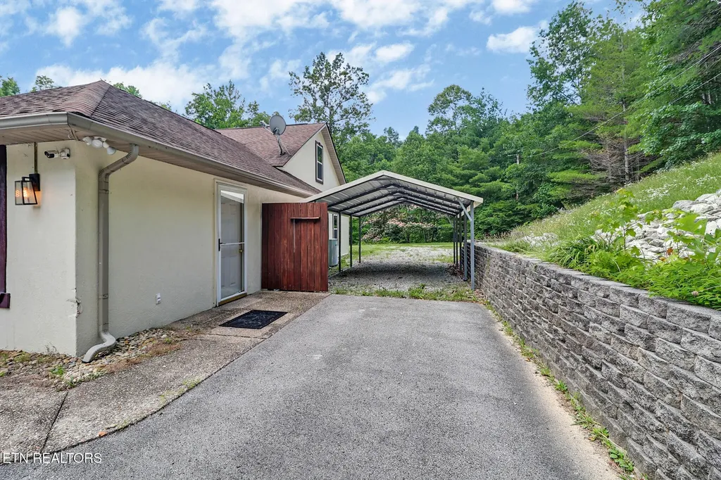 395 Ashley Lane Oneida TN 37841