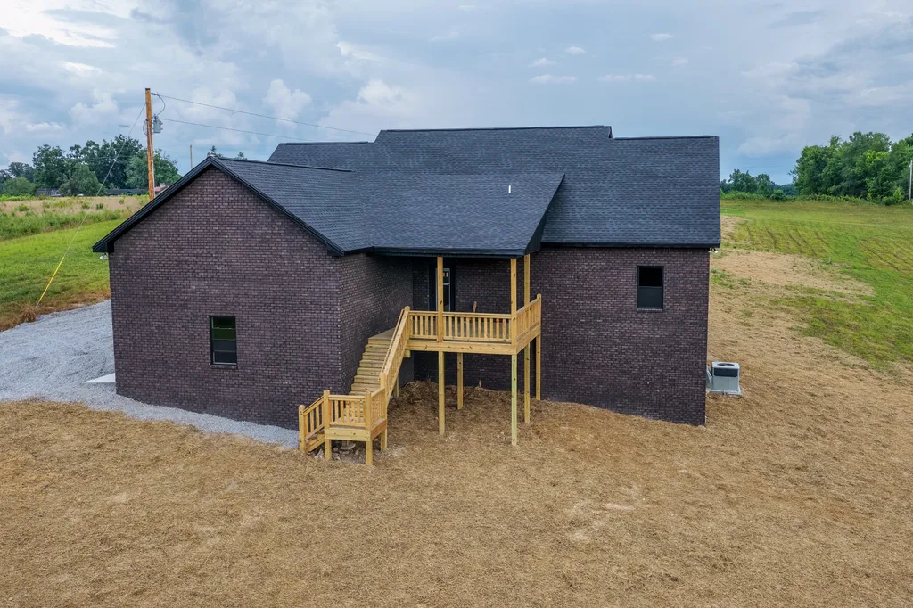 2010 Lafayette Road Red Boiling Springs TN 37150