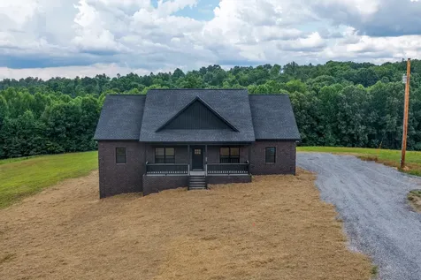 2010 Lafayette Road Red Boiling Springs TN 37150