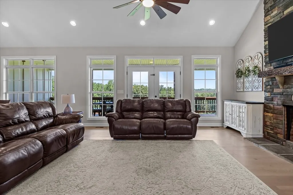 4251 Spring Valley Road Cumberland City TN 37050