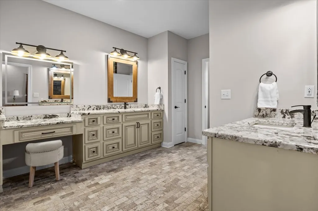 4251 Spring Valley Road Cumberland City TN 37050