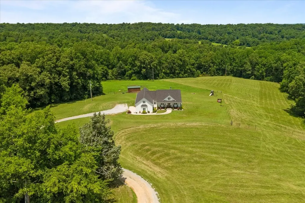 4251 Spring Valley Road Cumberland City TN 37050