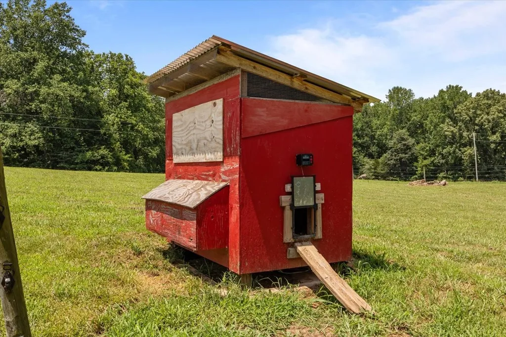 4251 Spring Valley Road Cumberland City TN 37050
