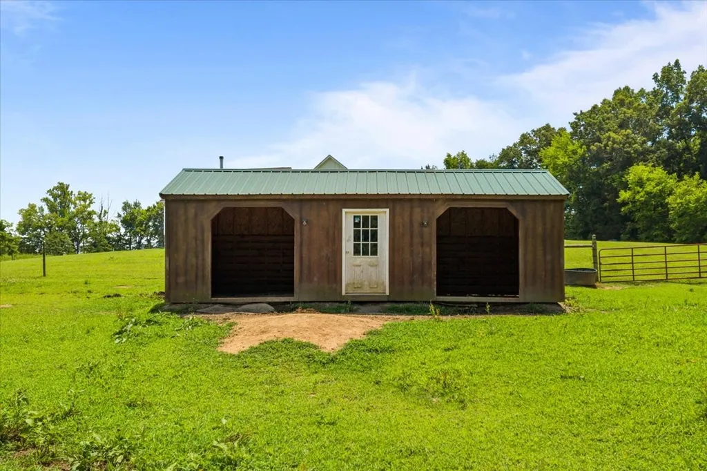 4251 Spring Valley Road Cumberland City TN 37050
