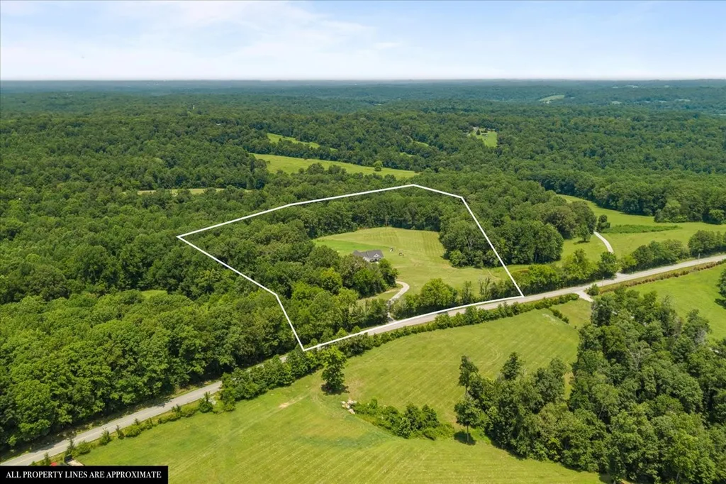 4251 Spring Valley Road Cumberland City TN 37050
