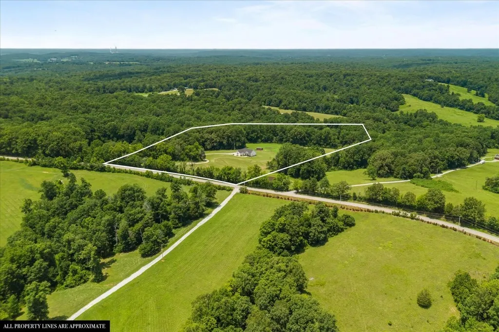 4251 Spring Valley Road Cumberland City TN 37050