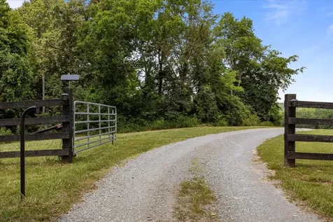 4251 Spring Valley Road Cumberland City TN 37050