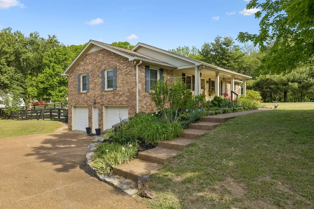 2751 Standing Oak Drive Thompsons Station TN 37179