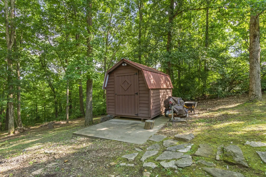 3608 Sams Creek Road Pegram TN 37143