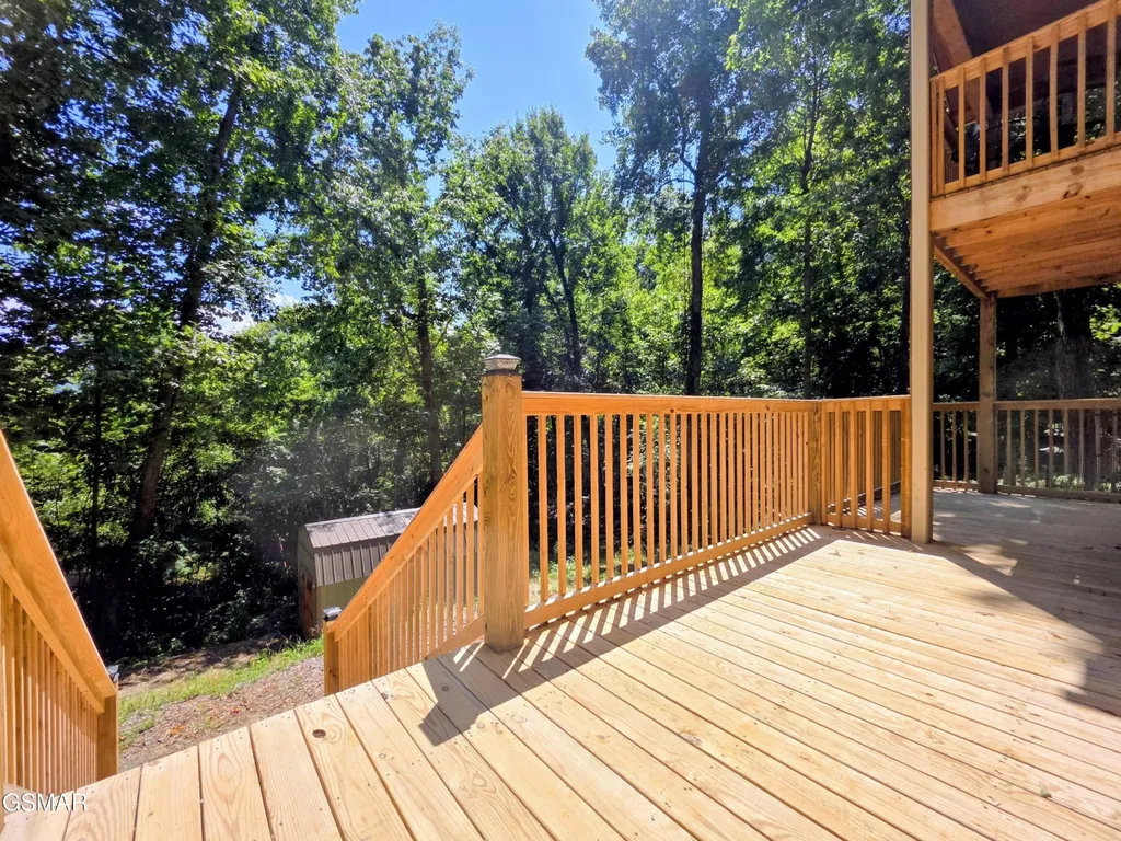 125 Deer Run Way Dandridge TN 37725
