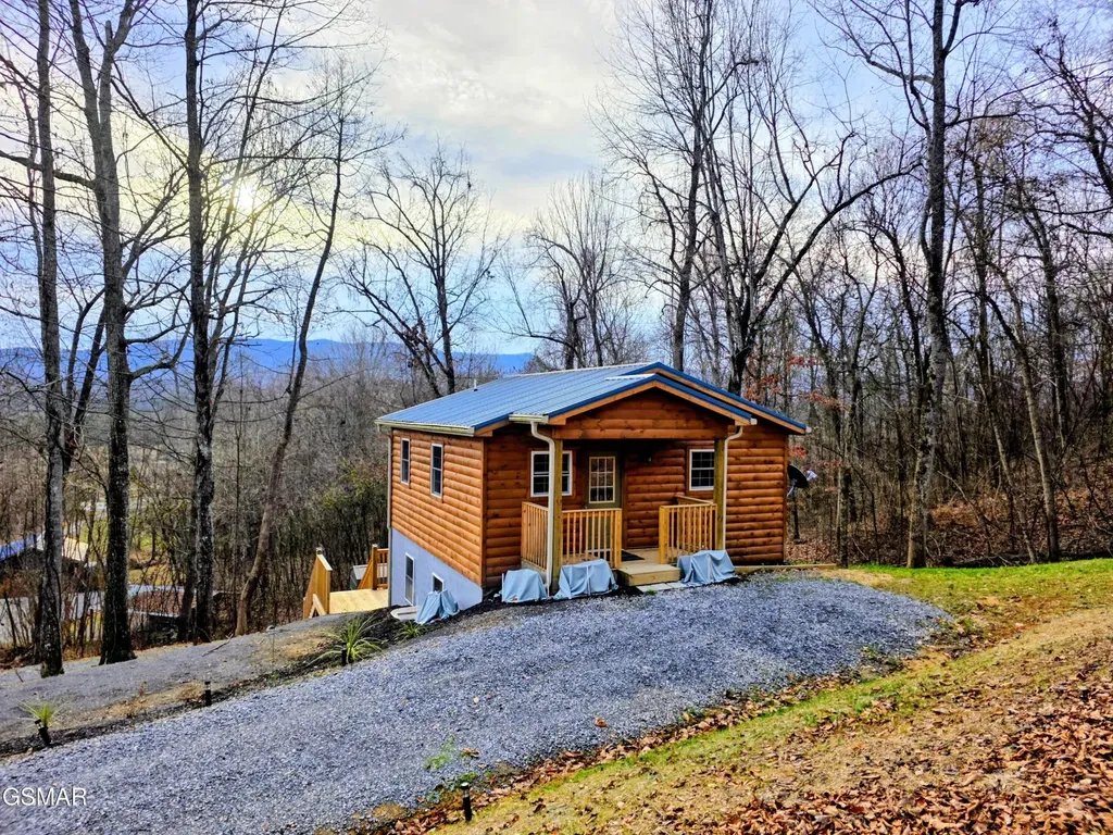 125 Deer Run Way Dandridge TN 37725