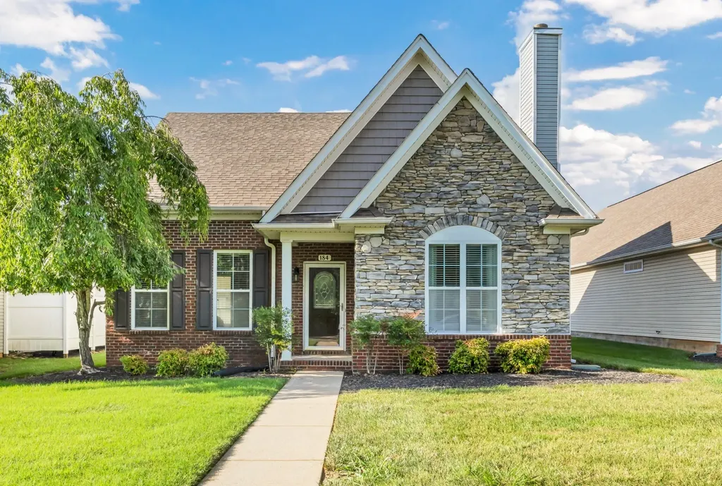 184 Whitman Alley Clarksville TN 37043
