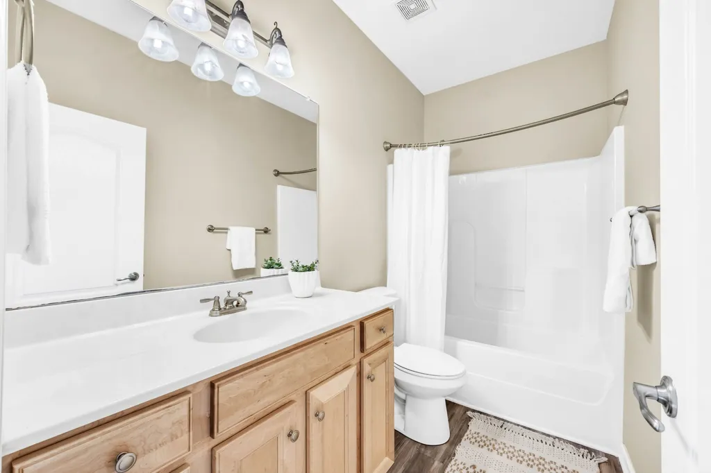184 Whitman Alley Clarksville TN 37043