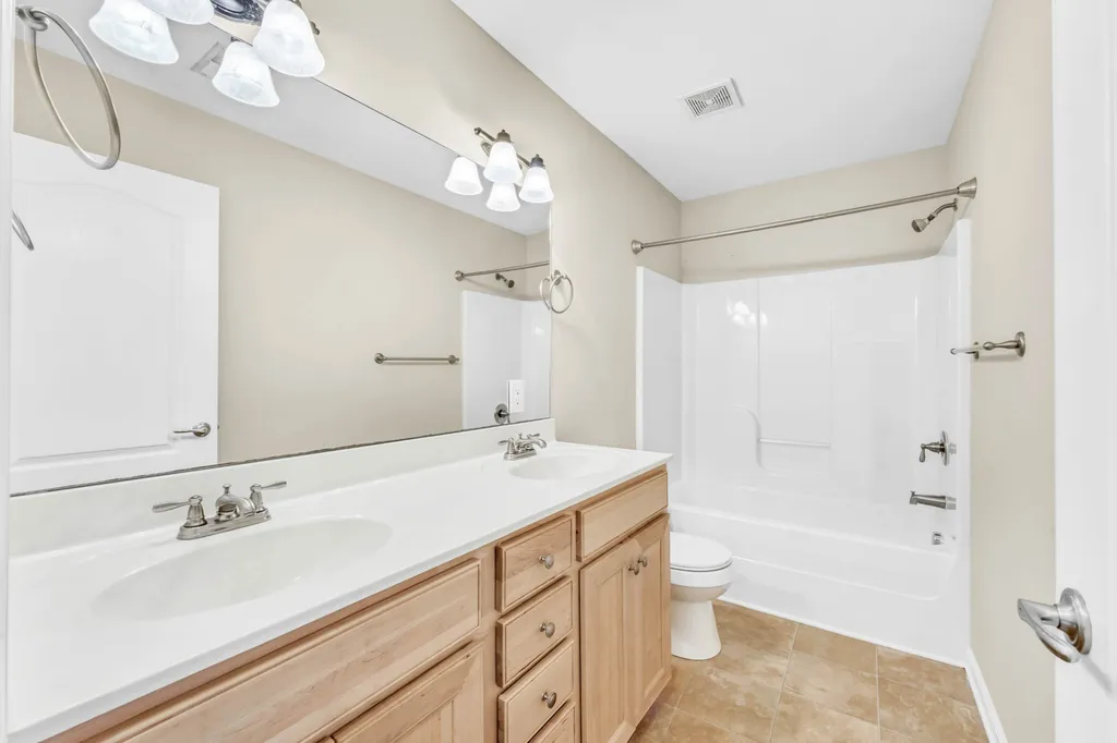 184 Whitman Alley Clarksville TN 37043