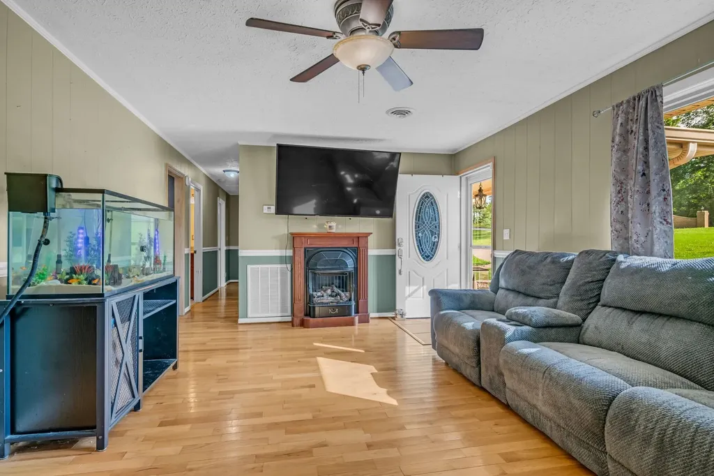 298 Langford Road Waverly TN 37185
