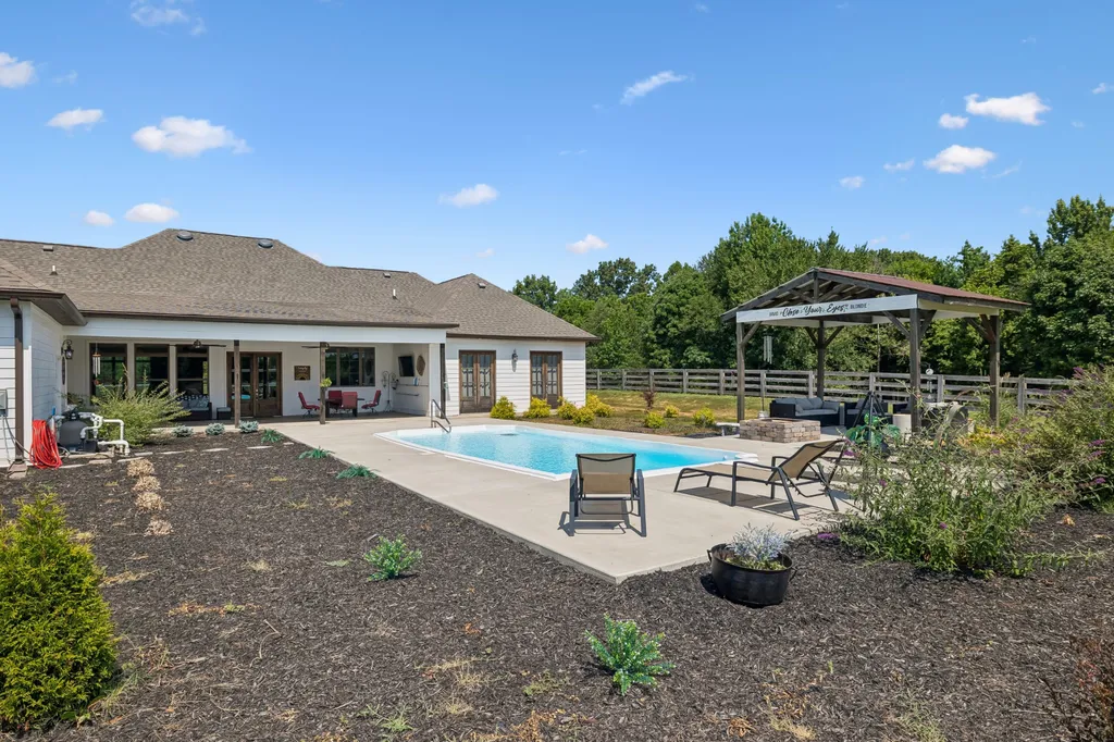 2745 Joe Mac Lipscomb Road Springfield TN 37172