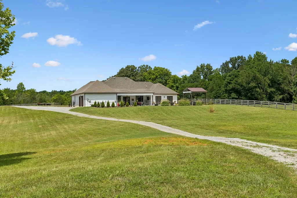 2745 Joe Mac Lipscomb Road Springfield TN 37172