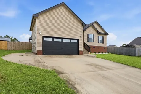 1854 Macarther Way Clarksville TN 37042