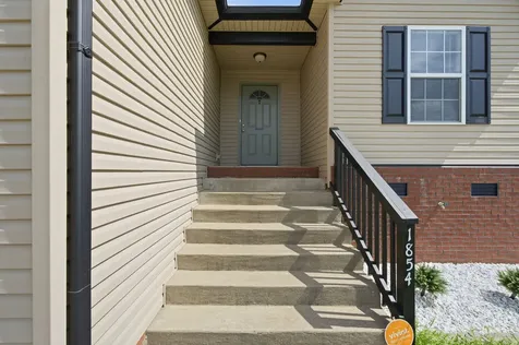 1854 Macarther Way Clarksville TN 37042