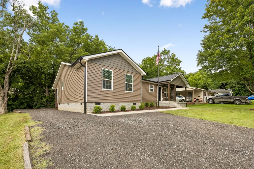 200 Cullum Avenue Dickson TN 37055