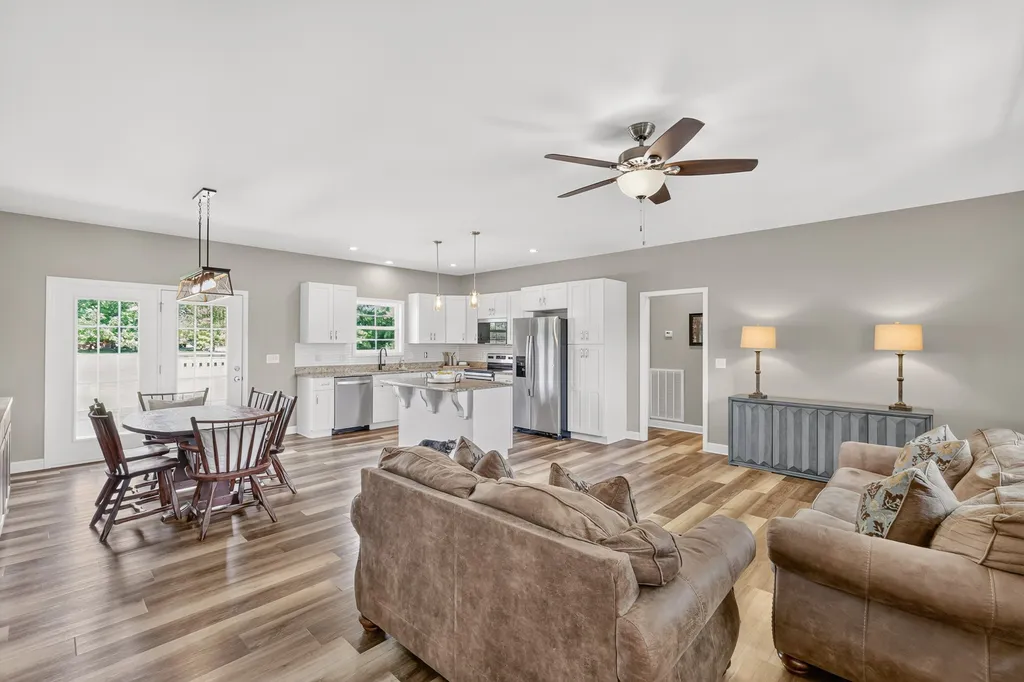 9970 Jim Cummings Highway Bradyville TN 37026