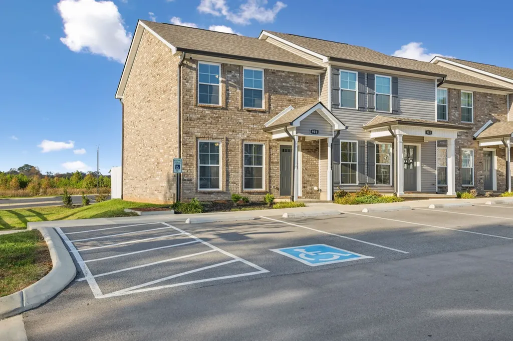 906 Sutton Cove Columbia TN 38401