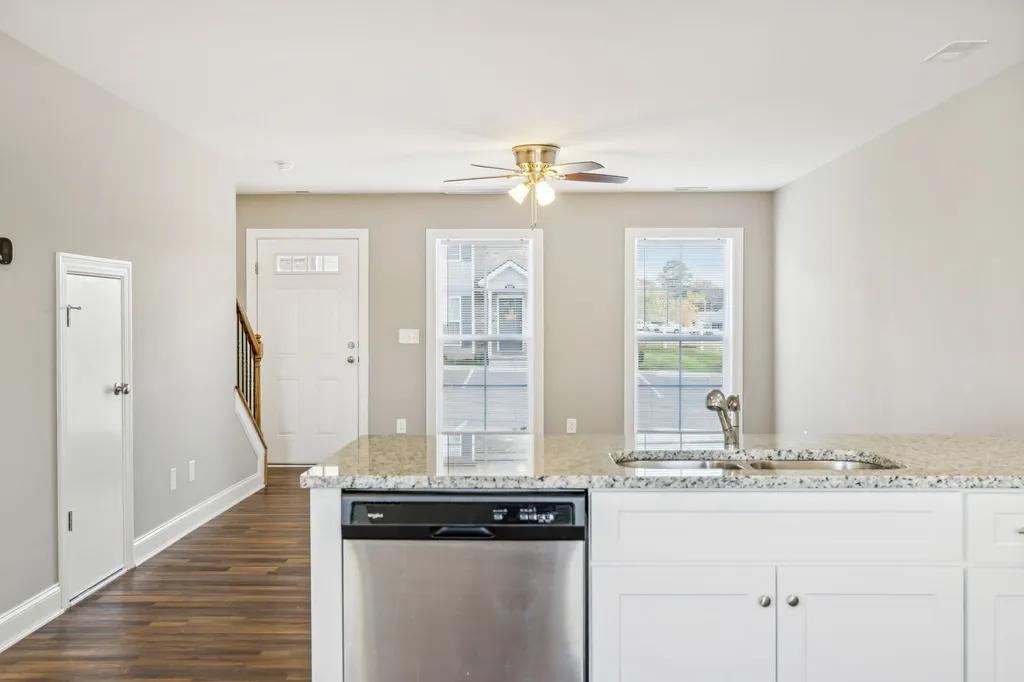 925 Sutton Cove Columbia TN 38401