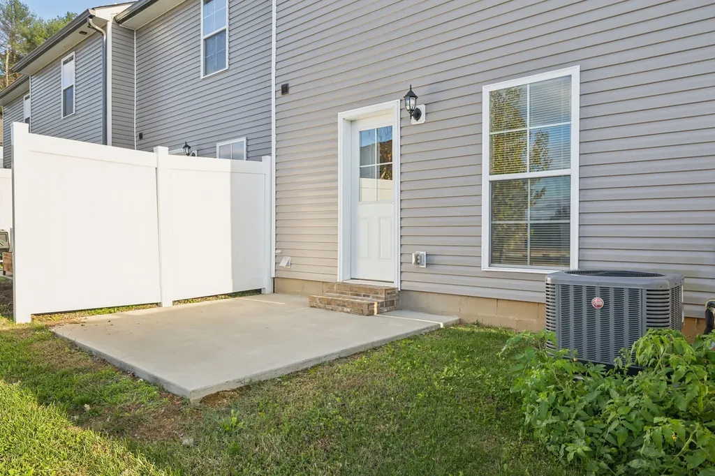 925 Sutton Cove Columbia TN 38401