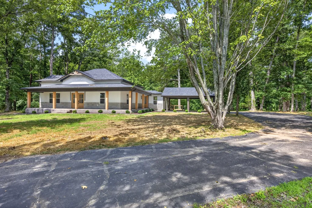909 Hawkins Crawford Road Cookeville TN 38501