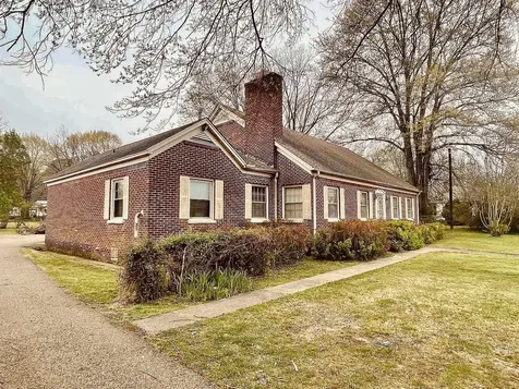 322 Poplar Ave, E Selmer TN 38375