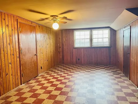 322 Poplar Ave, E Selmer TN 38375