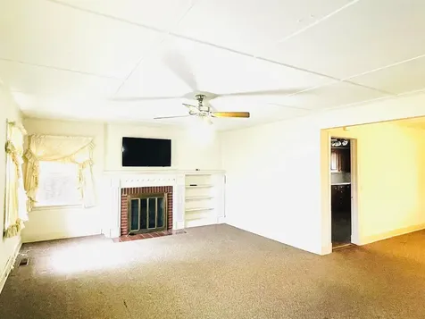 322 Poplar Ave, E Selmer TN 38375