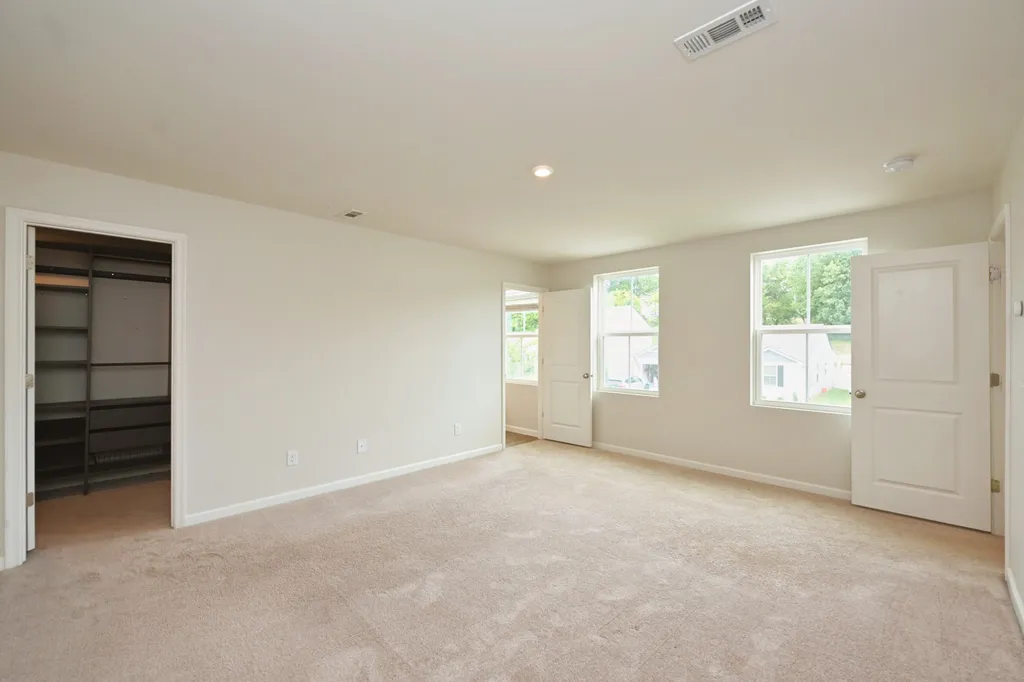 2161 Brokeshire Drive White House TN 37188