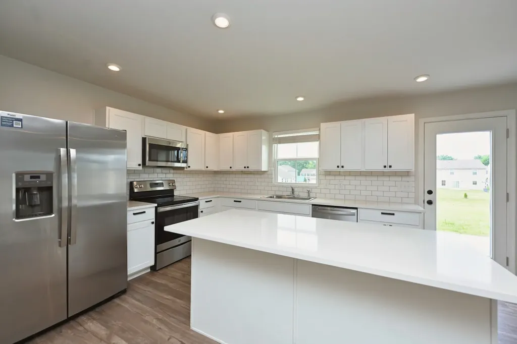 2161 Brokeshire Drive White House TN 37188