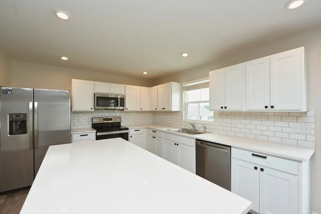 2161 Brokeshire Drive White House TN 37188