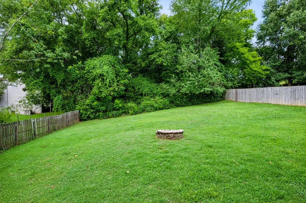 2862 Spring Meade Boulevard Columbia TN 38401