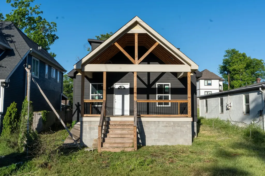 734B 29th Ave, N Nashville TN 37209