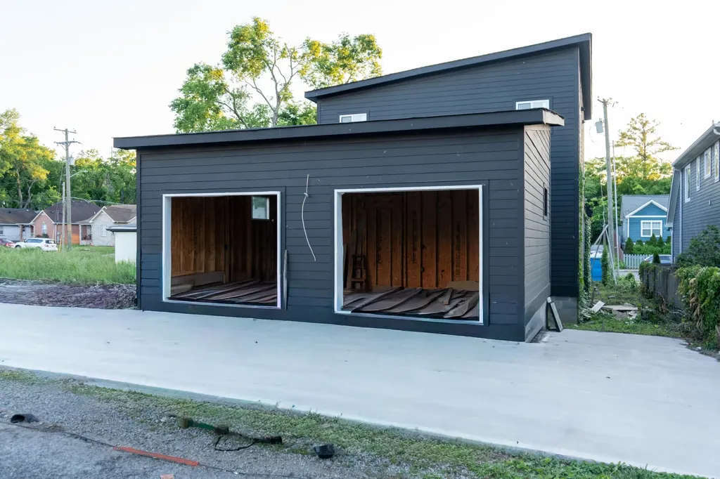 734B 29th Ave, N Nashville TN 37209