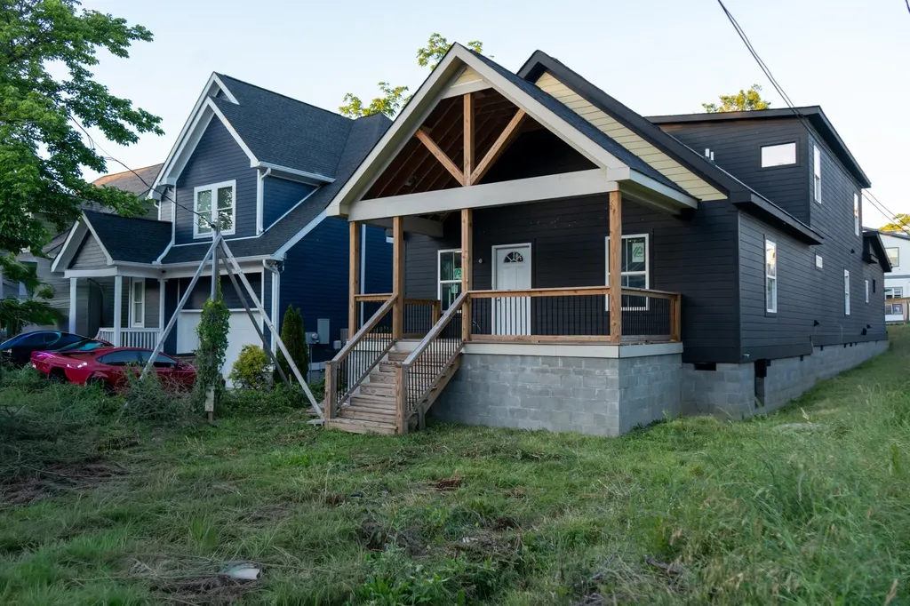 734B 29th Ave, N Nashville TN 37209
