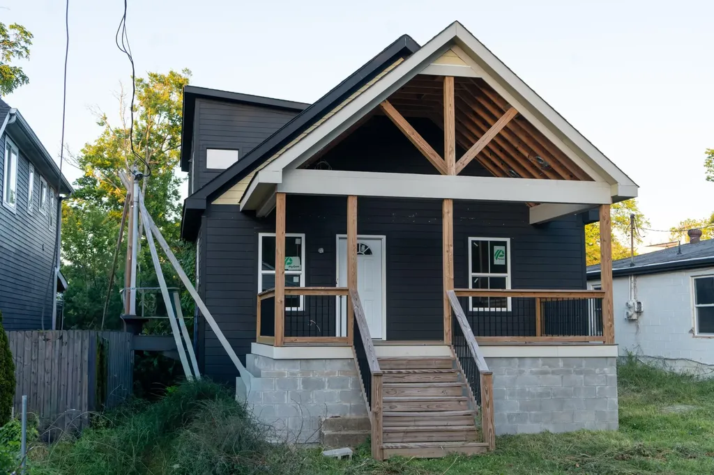 734B 29th Ave, N Nashville TN 37209