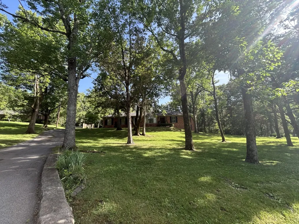 6513 Brownlee Drive Nashville TN 37205
