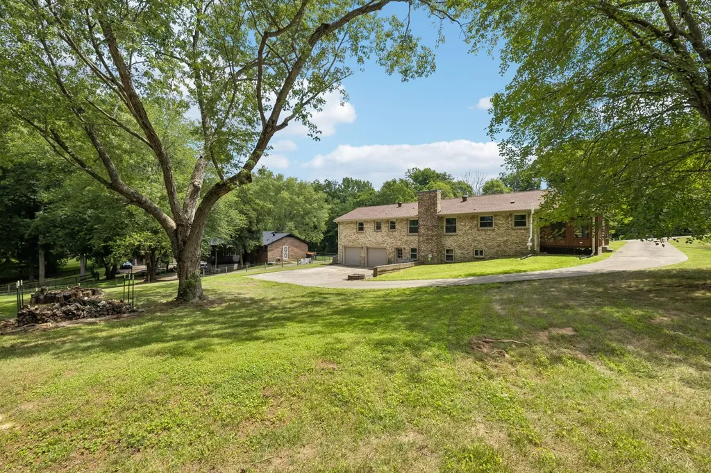 1810 Theresa Drive Clarksville TN 37043