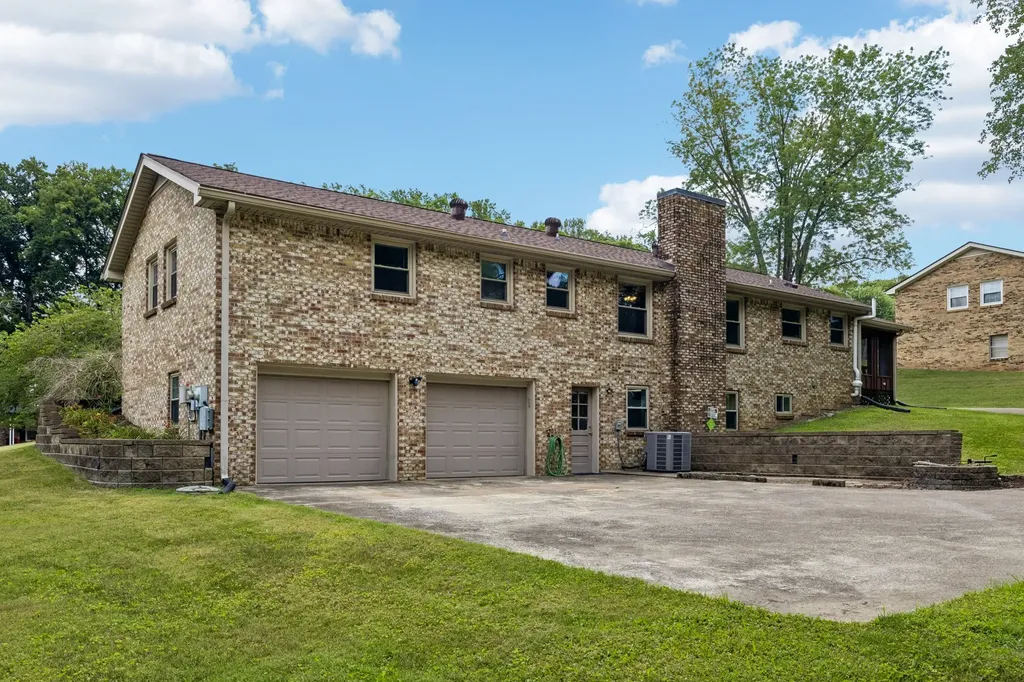 1810 Theresa Drive Clarksville TN 37043