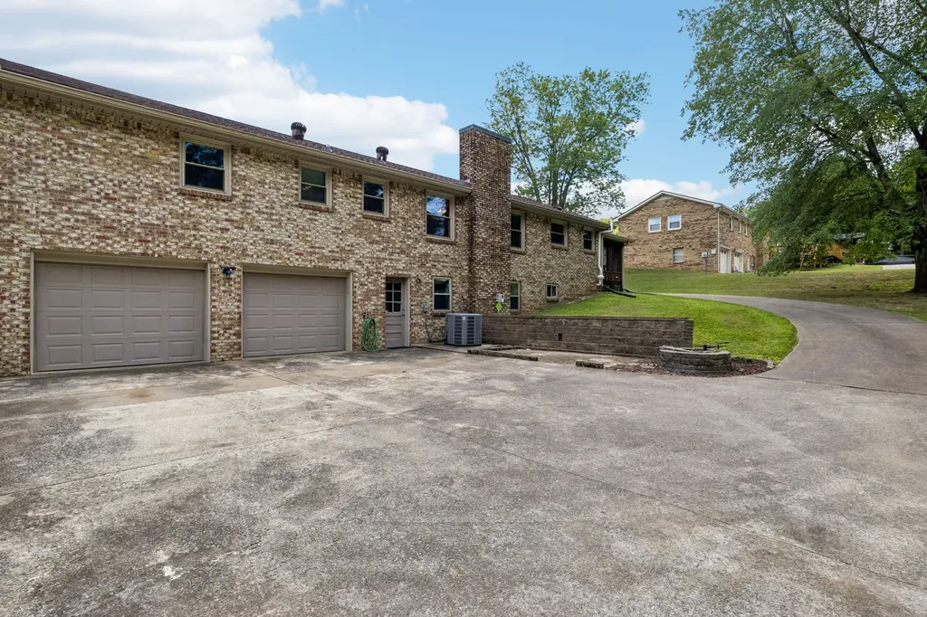 1810 Theresa Drive Clarksville TN 37043