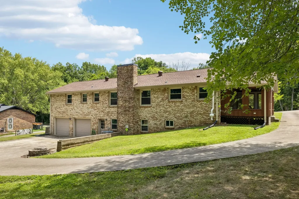 1810 Theresa Drive Clarksville TN 37043
