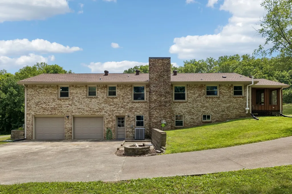 1810 Theresa Drive Clarksville TN 37043